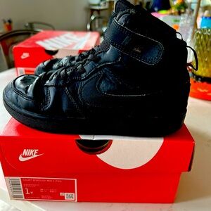 Nike Court Borough 1Y